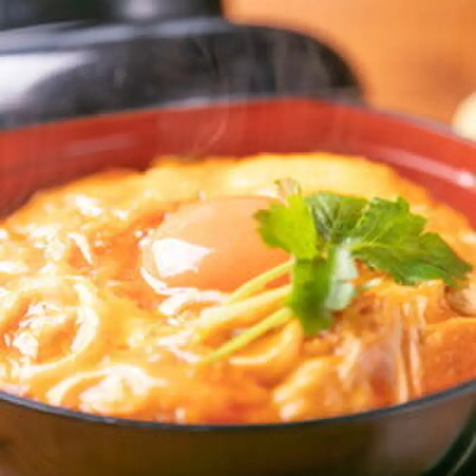 We also serve three rich eggs and carefully selected domestic chicken, which is a generous amount. Our special oyakodon topped with egg yolk is a perennial favorite. The rich sauce made from our special dashi stock creates a deep flavor.