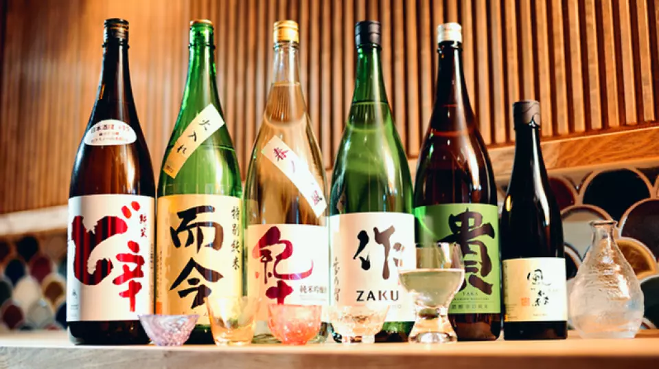We have a wide selection of drinks to enjoy with your delicious dishes. The sake in particular is selected based on the recommendation of the liquor store, with the concept of "something that goes well with chicken dishes." The lineup changes depending on the season, so don't miss out on the seasonal encounters. We also have a rare menu item, such as "Jungin Sangria," a sake sangria that allows you to enjoy the sweetness of fruit. Please feel free to give it a try even if you don't usually drink much sake or don't like it.