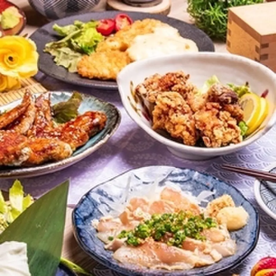 包间宴会♪ 备有多种套餐，附赠无限畅饮！请根据您的预算和喜好选择★我们有4,000日元到5,000日元的套餐，其中包括可以品尝到著名的“炭烤鸡大腿”和“烤鸡腿”的套餐！如果您想在包间举办宴会，请来千鸟丸♪