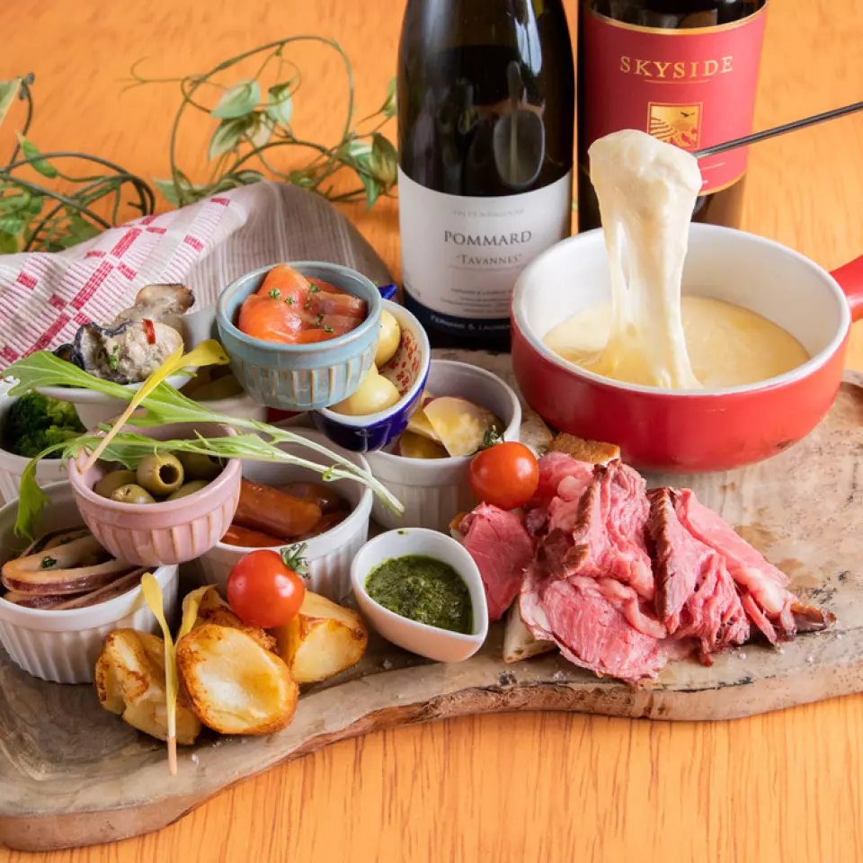 The number one female customer in the Yamato-Saidaiji area! There is no woman who doesn't like the sinful combination of cheese and roast beef! Please come to our restaurant for a girls' night out or a date!