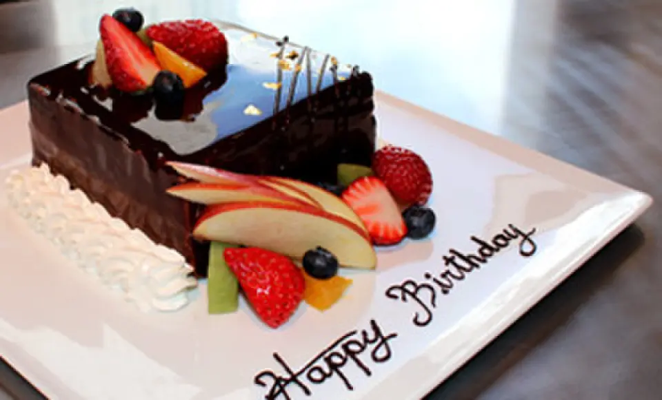 At Steak House Kagura, we hold a variety of events depending on the season, including birthday parties. We can also create courses to suit your budget, so you can use it for a wide range of occasions, from business occasions such as entertaining clients, to lively welcome and farewell parties, to casual meals with family and close friends. We hope to help brighten up your daily life with our genuine skills and heart that bring out the flavor of the ingredients, and our fun live performances.
