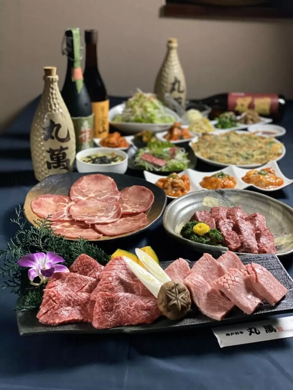 我们提供三种类型的课程：“体验课程”4,000日元、“推荐课程”5,000日元、“丸满课程”6,000日元。您可以根据人数和预算来选择一款，因此它可以在多种情况下使用。还可以单独添加无限畅饮♪