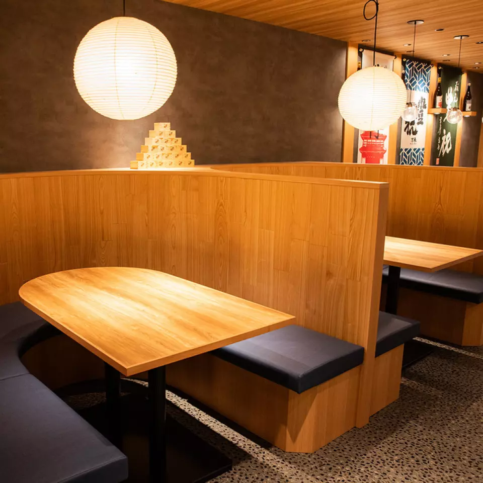 Our restaurant is not a stand-up bar, but has sunken kotatsu semi-private rooms where you can sit comfortably. The extremely popular Toyowai barrel-shaped private room is a must-reserve seat! Please make your reservation early.