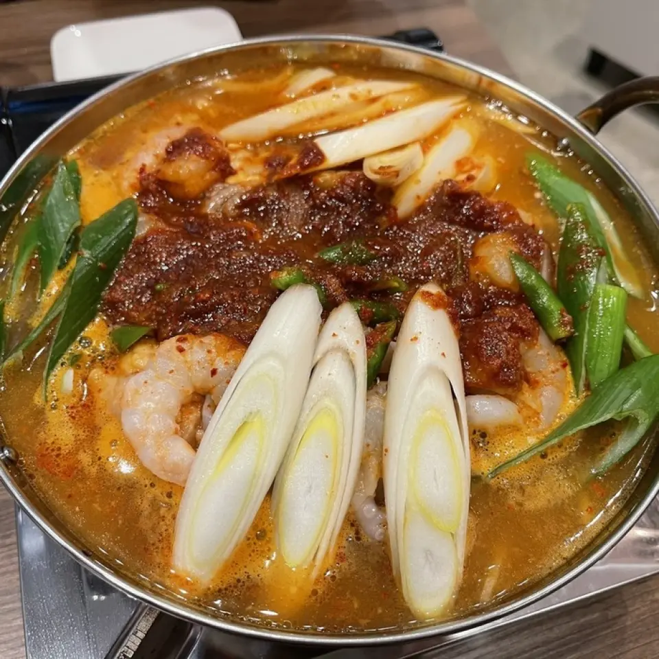 We offer a wide range of dishes, from popular specialties to dishes that are not yet familiar in Japan. In addition, we have a full lineup of alcoholic beverages that are indispensable for meals, such as standard beer and highballs, as well as Korean shochu and makgeolli. Please use us for various occasions such as family meals and various banquets.