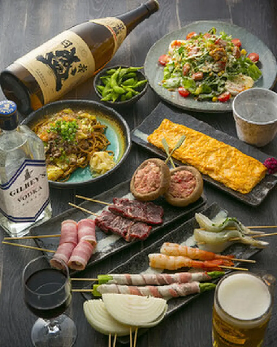We have many courses that are perfect for large groups and organizations, tailored to suit all budgets. The "Great Value Party Course" includes 100 minutes of all-you-can-drink, popular dishes such as our signature teppan skewers and garlic rice, and is offered for 5,000 yen including tax. We also recommend our seasonal plans that incorporate seasonal ingredients. For anniversaries, we can also accommodate cakes and surprises with music. In addition, seafood dishes can be ordered individually, allowing you to enjoy fresh seafood caught by a professional.