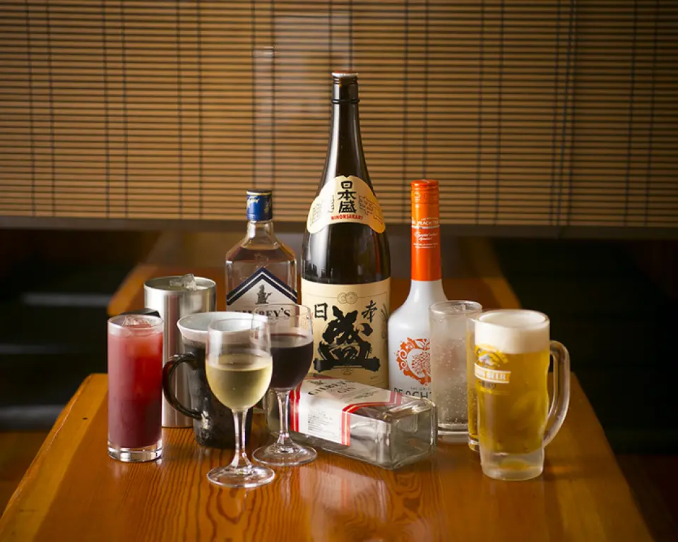 We have a wide range of drinks on the menu, with over 30 types of alcohol, including shochu, sake, whiskey, and wine! We have a server, and we serve highballs and other carbonated drinks with strong carbonation. We also have our own original champagne, which is perfect for celebrations♪ Our great value course includes 100 minutes of all-you-can-drink◎ Also, from 10pm to 2am, we have special time sales every day on draft beer, chuhai, and more. Please enjoy to your heart's content◎