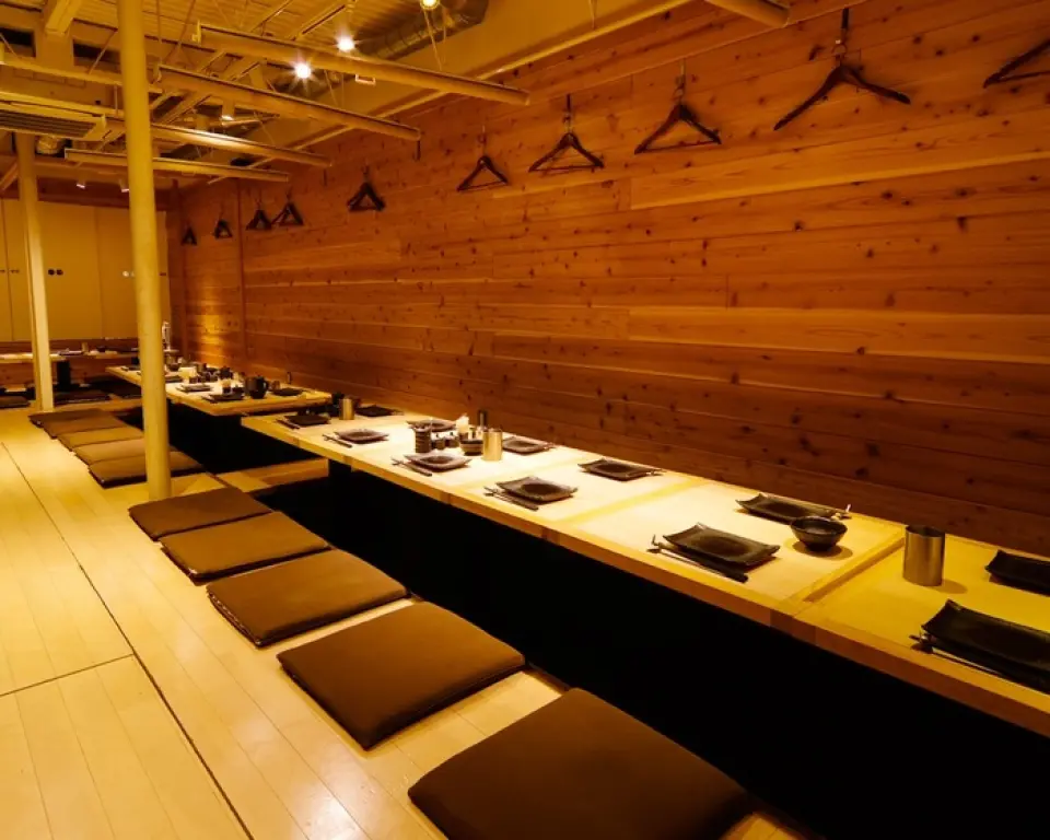 We have private rooms and can accommodate a variety of groups. We offer courses to suit any occasion. 5 minutes walk from Namba Station.