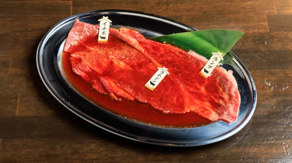 用远红外线烤炉烤出来的肉质肥美松软。最推荐的是「庆特制黑毛和牛市松」。我们提供稀有切块，例如大块的斜切、草莓和 Marushin。这是一道又饱又满足的菜！请随意切块享用♪ 另外，“特制肝脏涮锅”是我们非常推荐的菜单，我们可以提供送货服务，因为我们对新鲜度充满信心！将新鲜的生肝脏与热腾腾的芝麻油一起放入涮锅中享用。