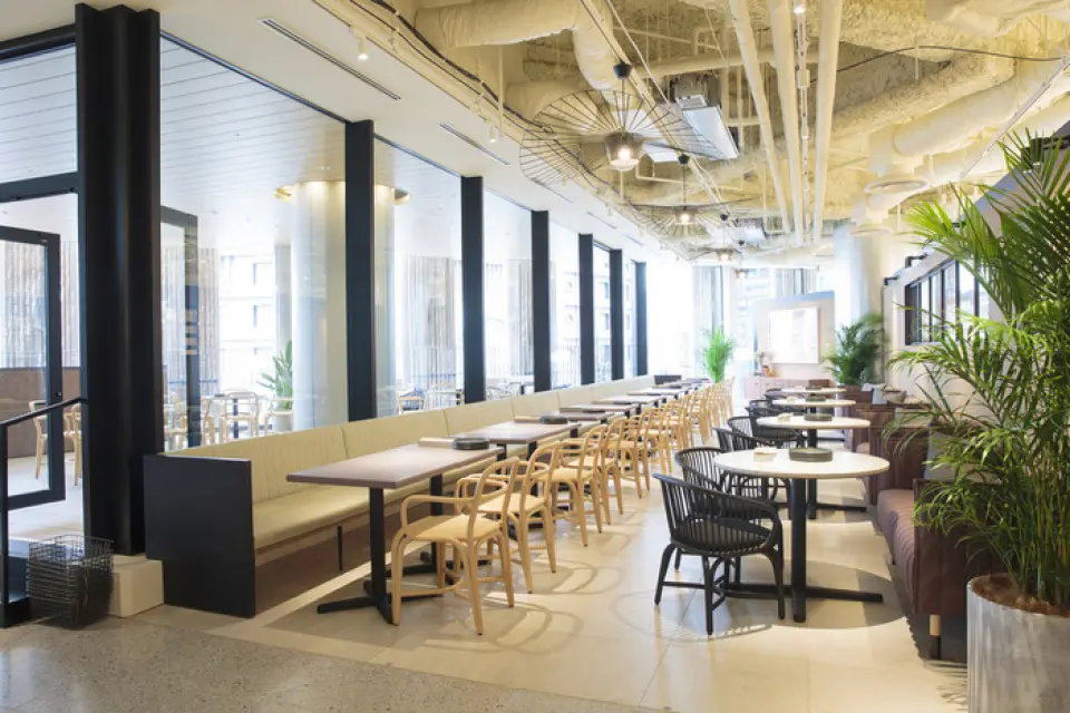 The restaurant has a spacious, open atmosphere, and we also have a spacious terrace. We also have a kids' space for guests with children. You can enjoy a relaxing time that you normally can't enjoy.