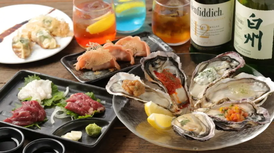 To ensure that you can enjoy our raw oysters safely, we carry out individual inspections at the time of shipment and are committed to thorough management of norovirus. We offer a wide variety of sauces for our raw and grilled oysters. We also recommend our creamy, flavorful "oyster dumplings." In addition, horse meat is shipped directly from a ranch in Kumamoto, and can be eaten raw, from rare to unusual cuts. You can enjoy it to your heart's content in horse sashimi and other a la carte dishes. In the future, we plan to offer not only an all-you-can-drink plan, but also a course meal plan.
