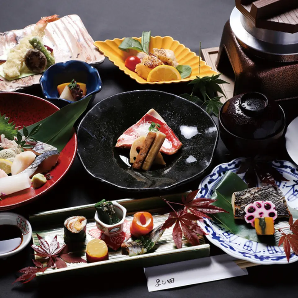 We also offer a variety of courses that allow you to savor the unique cuisine of Minoh Imamiya Yoshida, made with seasonal ingredients. Please feel free to consult us about the best dishes for various occasions, and we will flexibly accommodate each individual's needs, including ingredients that you may not like. We sincerely look forward to your visit.