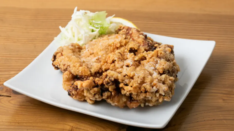 The fried chicken, with its specially made marinade, is very filling ◎ The rich flavor, juiciness, and crispy batter are popular with customers! We offer regular size and single fried, so please order according to your preference. We are also proud of our meat menu, which uses rare cuts and Japanese beef but is reasonably priced! The size is perfect for sharing, so we recommend it for dates and family meals.