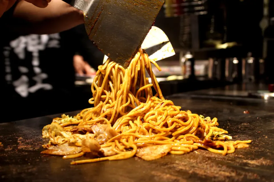 The popularity of Teppan Jinja's fried noodles is soaring! We opened a "fried noodles specialty store" after hearing from our customers how delicious it is! Now, "fried noodles specialty store Kotobukiza" has become a famous store in Dotonbori! We are open all year round and highly acclaimed!