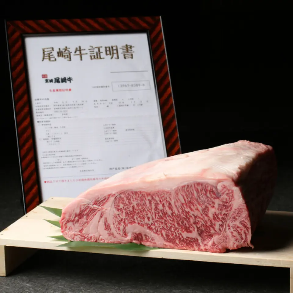 尾崎牛肉以其风味、柔软、脂肪不油腻而闻名。据说比宫崎牛肉还要厉害，每月只出货30头牛！我们购买整头尾崎牛肉，并以合理的价格提供给您，包括其珍贵的部位。