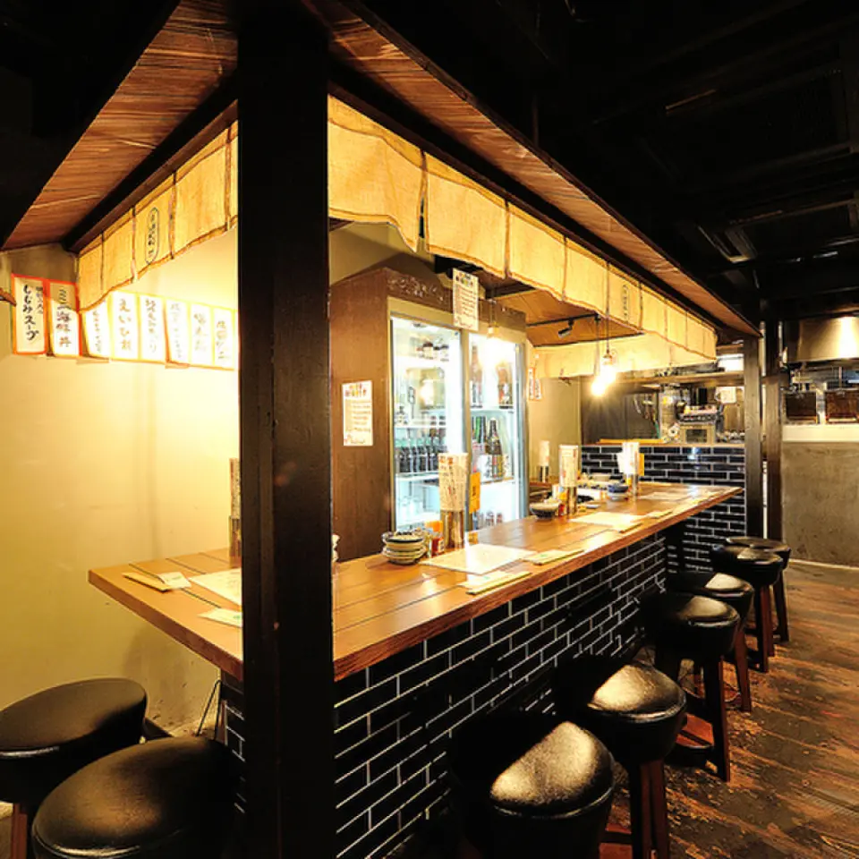 We offer counter seats with a great atmosphere!