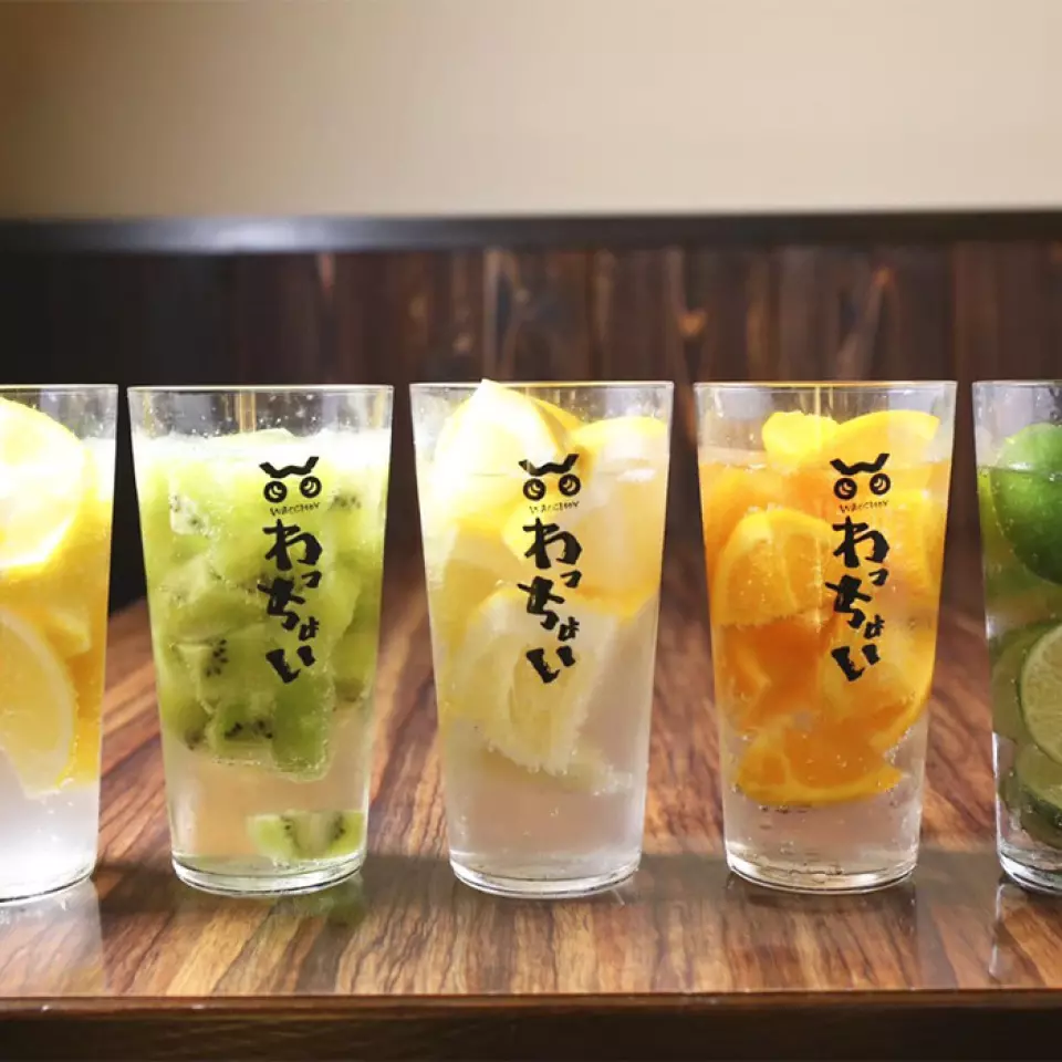 Gorogoro Chuhai uses fresh frozen fruit instead of ice. It's full of fruit pulp, so you can enjoy both the appearance and the taste! There are also limited-time menus using seasonal fruits. You can also have a "Choi Chu" where you leave the fruit and have a refill of the Chuhai.