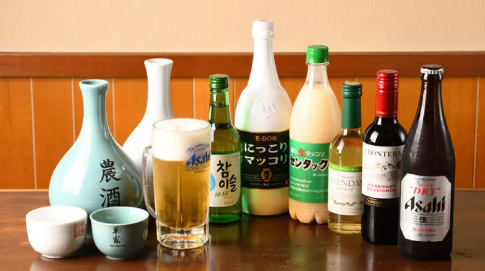 We also have a wide selection of drinks to go with the food. We have a wide selection of Korean alcoholic drinks, including Chamisul, Joondae, and Makgeolli, all carefully selected by the owner. You can also enjoy rare drinks that are hard to find, such as black bean makgeolli. We also have ginseng liquor, and other standard alcoholic drinks, so please enjoy your favorite drink to your heart's content.