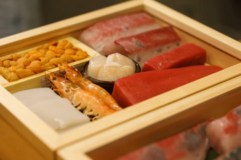 Please enjoy our sushi and sashimi made with fresh fish delivered directly from the Central Market. We also purchase meat directly from the market!