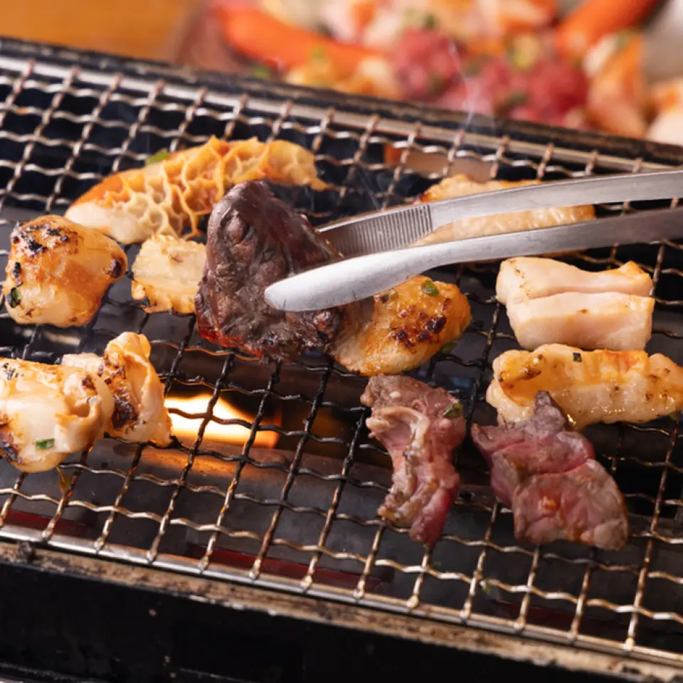 For two or more people, you can choose from four different all-you-can-eat plans depending on your budget. We have a variety of 70 to 100 dishes, including recommended items, including Wagyu beef short ribs, skirt steak, aitchbone, hiuchi, beef tongue, lean meat, domestically produced marucho, various innards, fresh seared Wagyu beef yukhoe and seared liver, and special dishes such as Wagyu beef tail soup and seared meat sushi.