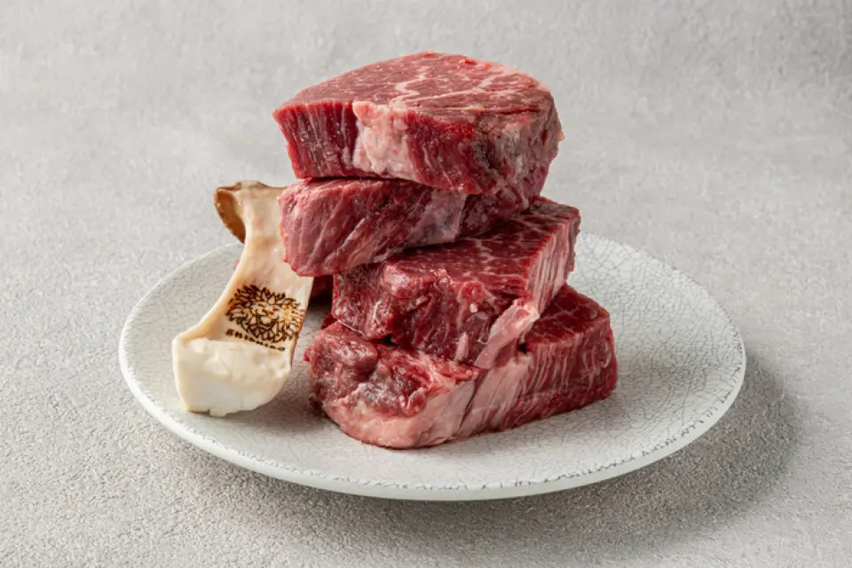 我们特别注重采购黑毛和牛母牛和优质肉。