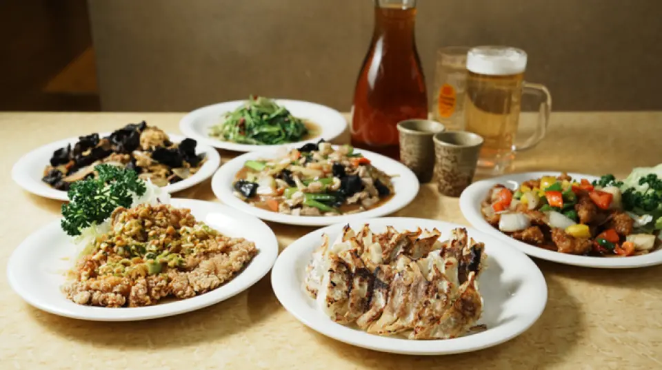 适合4人以上的宴会套餐。 2小时无限畅饮3,300日元，3小时4,000日元，价格合理。您可以自行烹饪或从店内菜单中选择您最喜欢的 6 种菜肴。最受欢迎的一道菜是炒豆芽，非常受欢迎，有人点了一大份。咸味的大蒜和辣味的调料让人上瘾。无限畅饮还包括啤酒，所以不用担心价格，尽情享受吧！