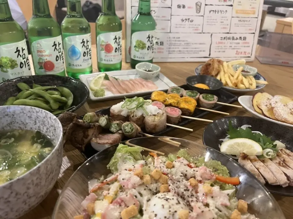 這是一家直營的正宗烤雞肉串店，所以一定要嚐嚐我們豐富的雞肉菜餚！因為我們只使用新鮮的雞肉，所以我們提供美味正宗的菜餚，例如“雞肉yukhoe”和“雞肉tataki”。在蔬菜串上桌前，與【Toripon】、【山葵泡山藥】等時尚小食一起吐司☆之後，享用主打的蔬菜串，如果想吃點別的，可以嘗試一下各種各樣的點菜餚，讓我陪您一起♪我們有各種各樣的陣容，可以讓每個人都滿意！