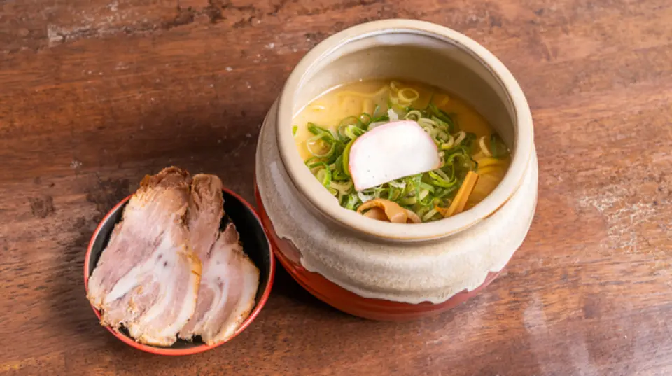 The "Rich Tsukemen" is a must-try, proud dish with a rich special soup! You can enjoy the deep flavor of the ramen, which is made by slowly simmering three types of dried sardines, pork bones, and chicken bones for a long time. We also recommend the "Takotsubo Spicy Ramen," which has a spicy taste that will whet your appetite. The rich flavor of the concentrated pork bone sauce and the eye-catching appearance are also appealing. If you can't decide, try one of these two bowls!
