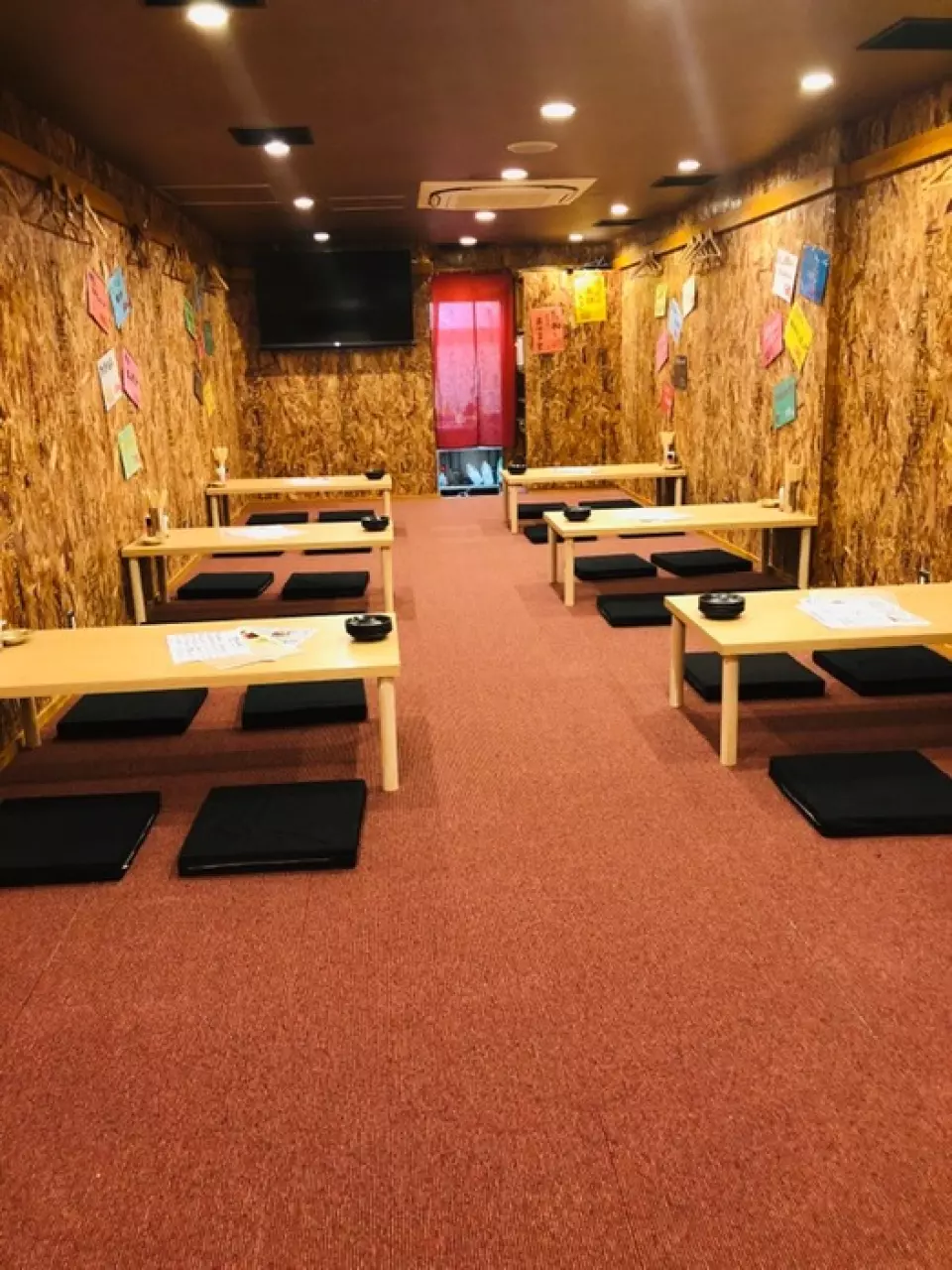 We have tables, counters, tatami rooms, and private rooms! Please contact us for banquet reservations!