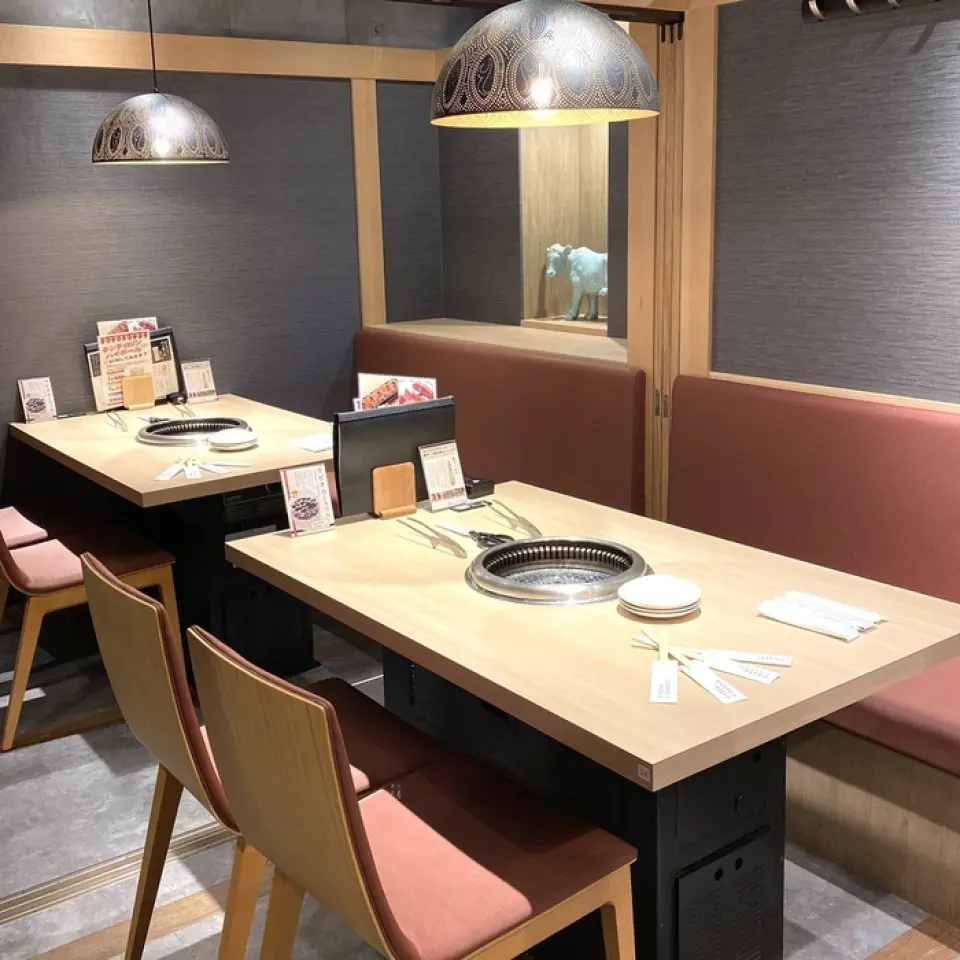 Our stylish and modern restaurant has a variety of seating options perfect for any occasion. Our tables on the first and second floors are a stylish space where the whole family can have fun. Please come and visit us with your family!