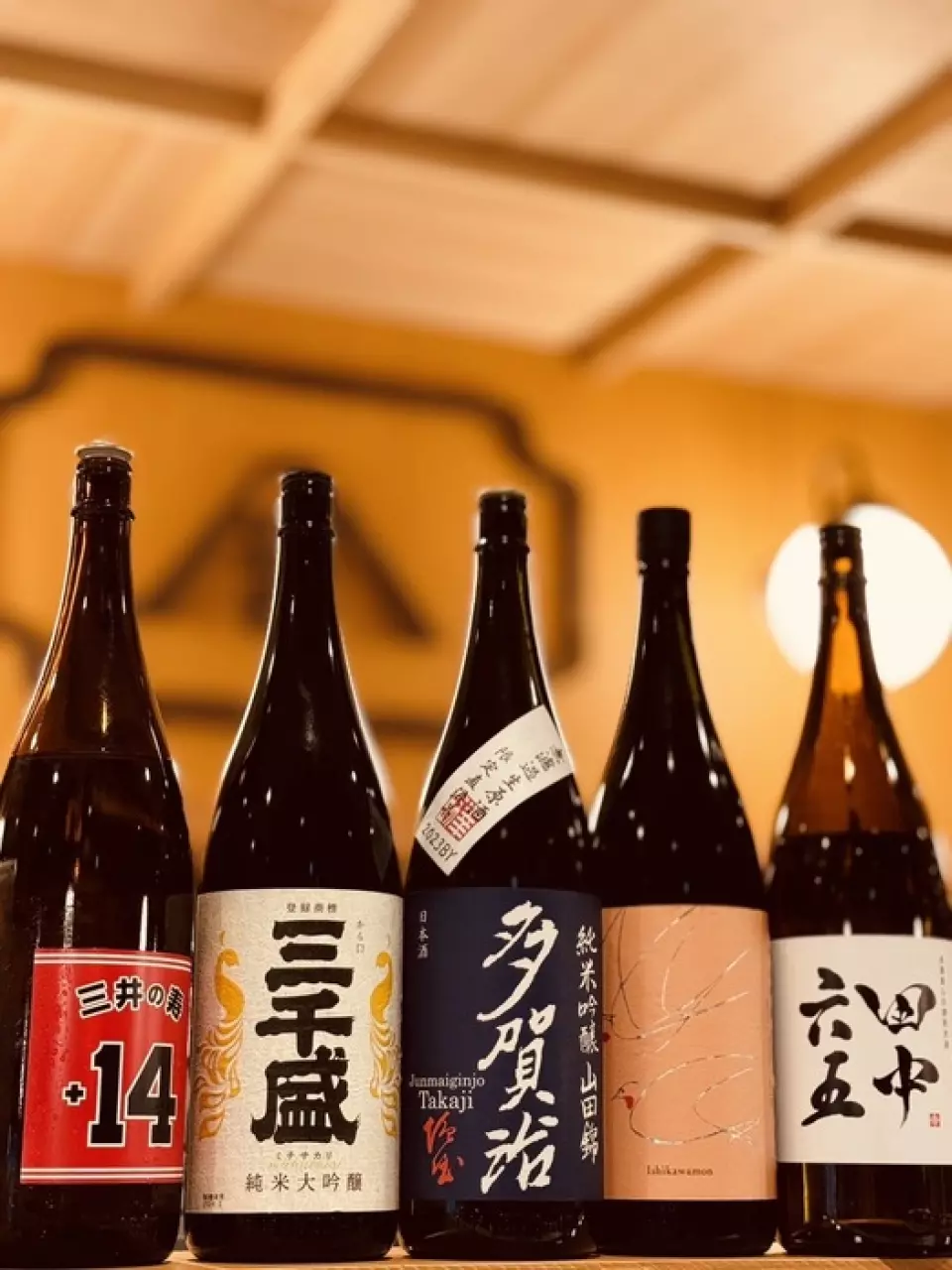Our restaurant boasts about 25 types of local sake carefully selected by sake lovers. We also have about 10 types of seasonal limited edition sake, so you can enjoy a new taste every time you visit. We also offer a wide range of alcoholic drinks, including beer, shochu, and wine. In addition to white, red, orange, and sparkling wines, we also have about two types of nature wines. Please enjoy your favorite drink with our delicious dishes.