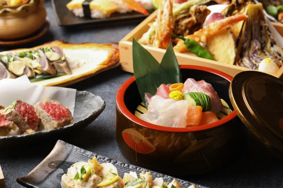 本店採點餐自助餐形式！主要菜單是一次點一盤的無限量套餐。