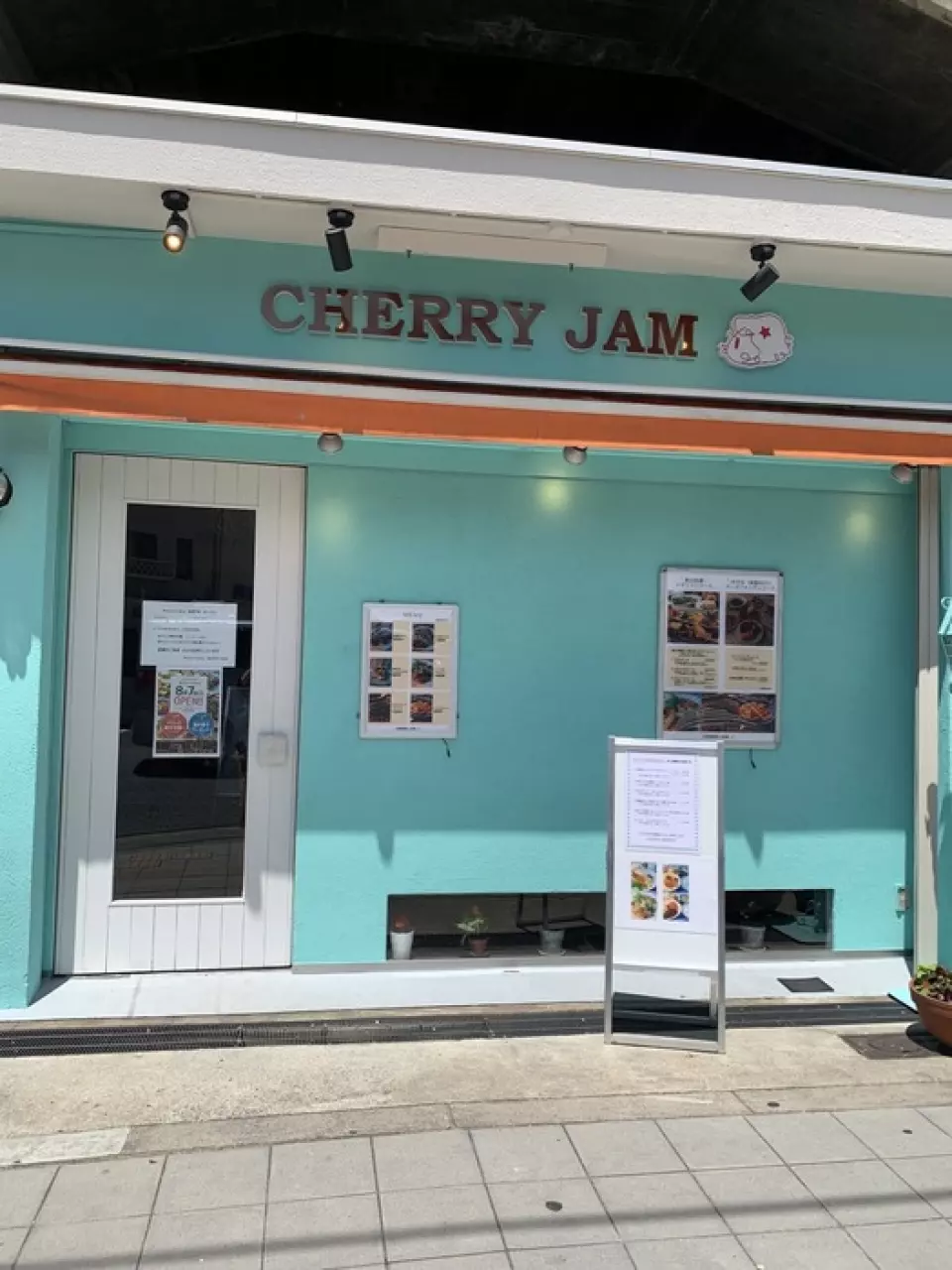 在北新地經營義大利餐廳多年的店主，趁著新冠肺炎疫情的契機，搬到了野田，重新開始。店主擁有天然食品協調員資格，不僅提供義大利料理，還提供美味的日式和西式菜餚，採用自家製的醬汁和湯料，採用天然食材的烹飪方法。我們將重新出發，努力成為野田大家喜愛的商店，敬請光臨！