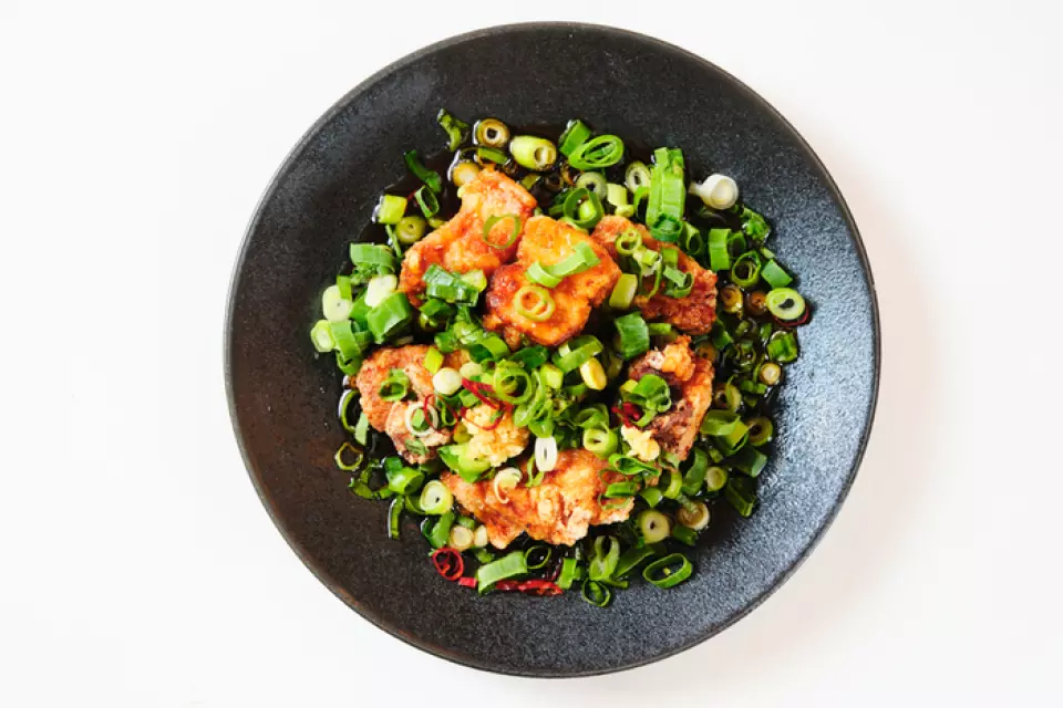The specialty of Rantei is the "Rantei Special Sweet and Sour Pork" which is a proud masterpiece that has been perfected through repeated improvements! It is our original dish, made by coating fried pork in a sweet and spicy sauce and topping it with a lot of spring onions. ◎ The secret ingredient of chili peppers gives it a good flavor, and it goes well with both sake and rice!