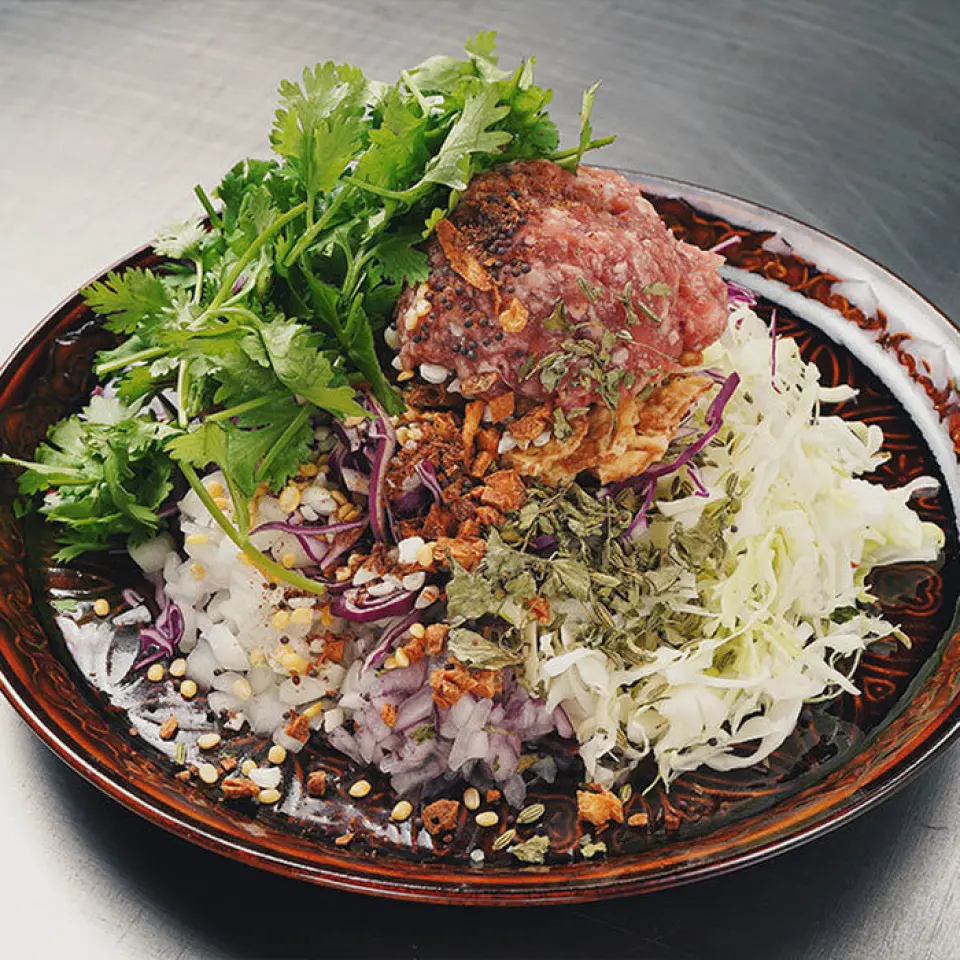 There are a variety of unique burnt monja, such as "Sichuan Spicy Monja", "Natto and Gorgonzola Monja", "Fermented Lamb Monja", "Beetroot and Sour Cream Monja", and more! It's fun to choose one while getting excited about what it will taste like. There is also a monthly menu that you can only eat now! Please check the store for details.