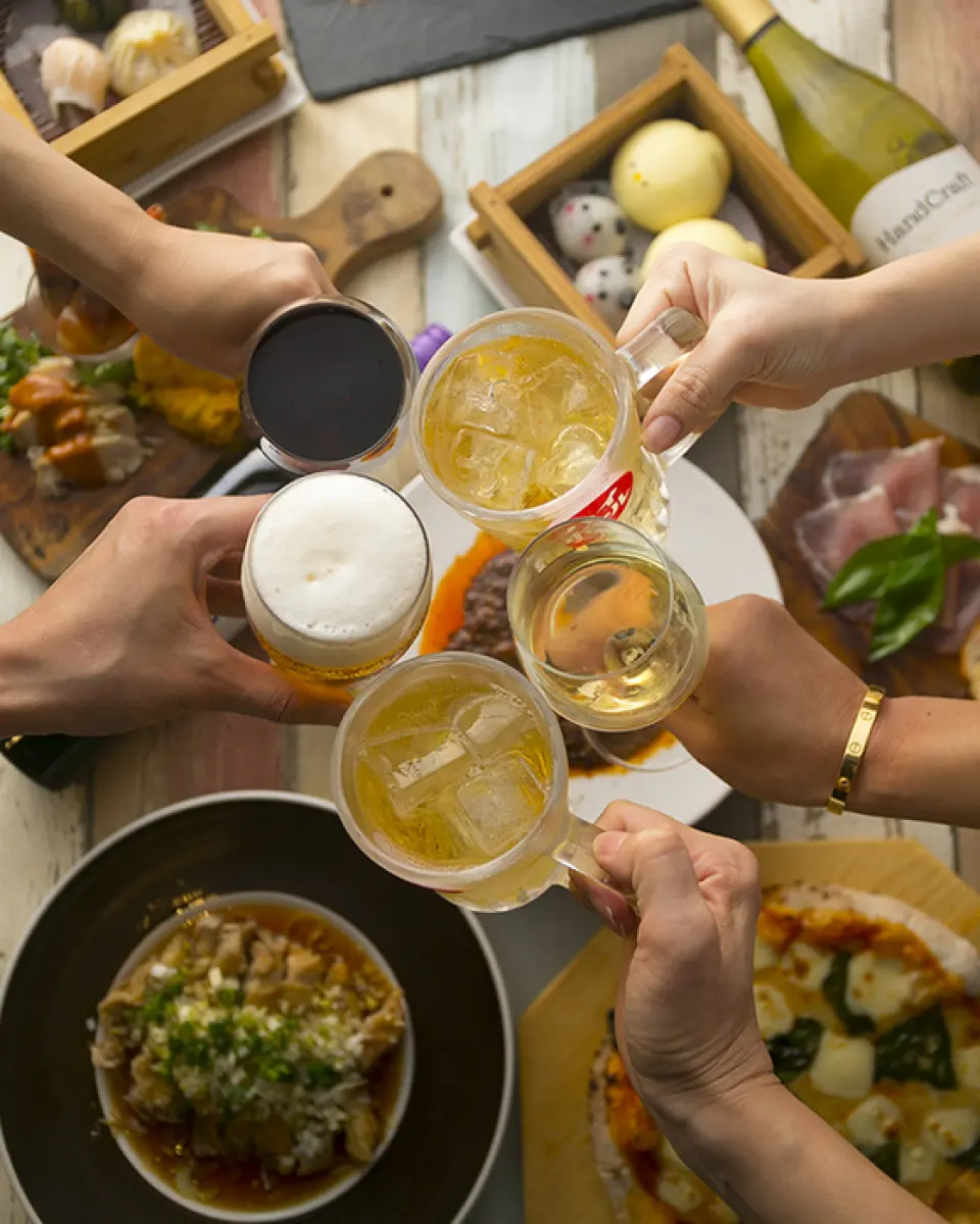 除了精心挑選的點心外，我們還提供肉汁充足的餃子和味道濃鬱的肉燒賣等各種讓人想喝酒的菜單！除了人氣炸雞、麻婆豆腐、點心拼盤、石爐披薩、甜點之外，還可以以合理的4,400日元享受60多種飲品的100分鐘無限暢飲套餐。女孩之夜、團體等，請前來。