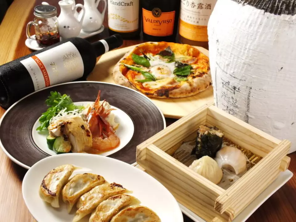 石爐雖然是中餐？有些顧客可能會這麼認為。但別擔心！ 「天心亂亂」是一家特色餐廳，提供由受過中餐和意大利菜訓練的店主和廚師烹製的菜餚。 ，可與其他店鋪媲美♪無論您想吃中餐還是意大利餐...我們都能滿足您所有奢華的顧慮！