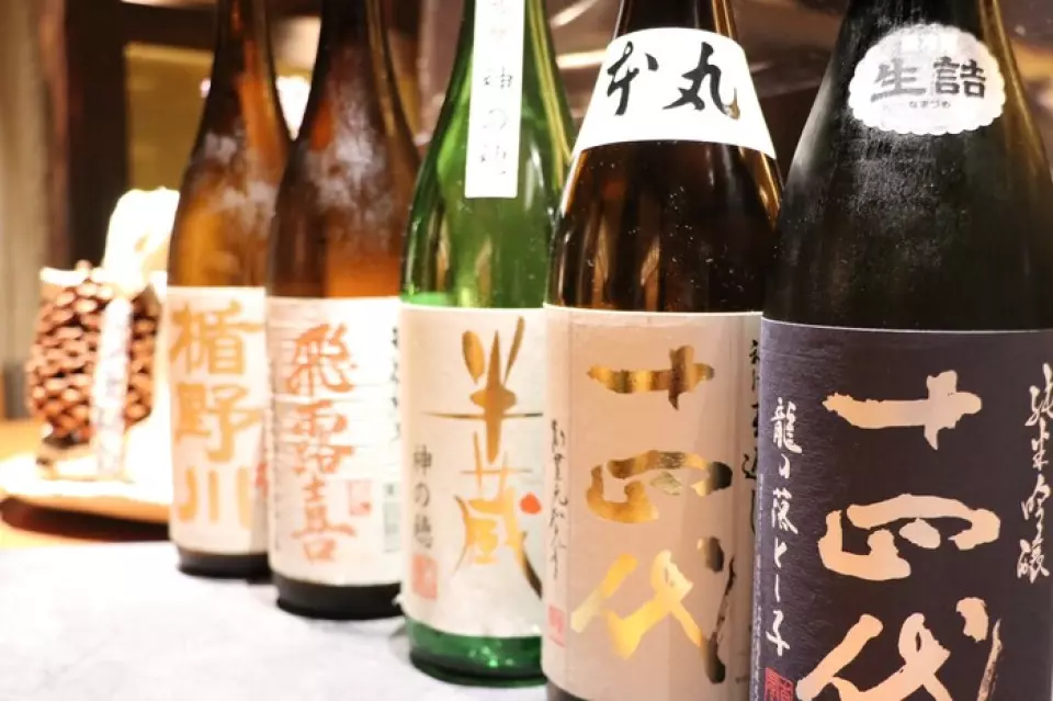 We also have a wide selection of local sake that goes well with seafood dishes. The sake selection changes depending on the season and the recommendations at the time. We offer a wide range of sake, from classics such as "Dassai" and "Hakkaisan" to masterpieces that will impress even the most discerning drinkers. We also have over 10 types of wine, as well as a selection of local beers, sours, shochu, cocktails, and more that you will never tire of. You can freely pair them with your food. Enjoy them with our signature dishes, such as fish dishes.