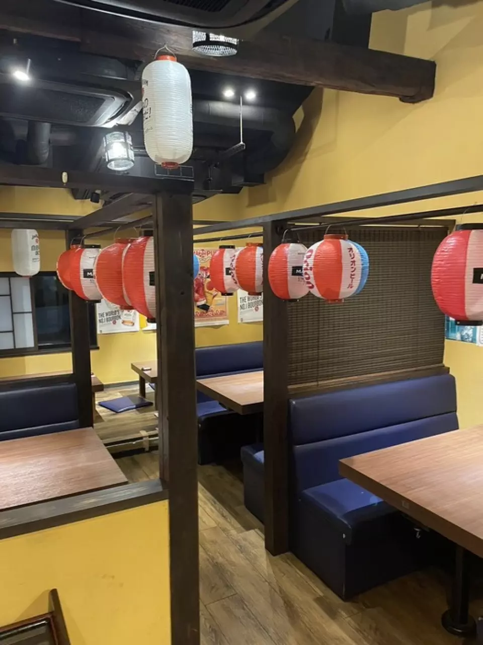 一踏進店內，就會發現自己置身於人氣居酒屋的熱鬧又溫馨的空間。 ，強調隱私。從休閒小酌到大型宴會，您都可以隨心所欲地使用！ 2樓也接受25～30人的包場預約，歡迎隨時與我們聯絡！