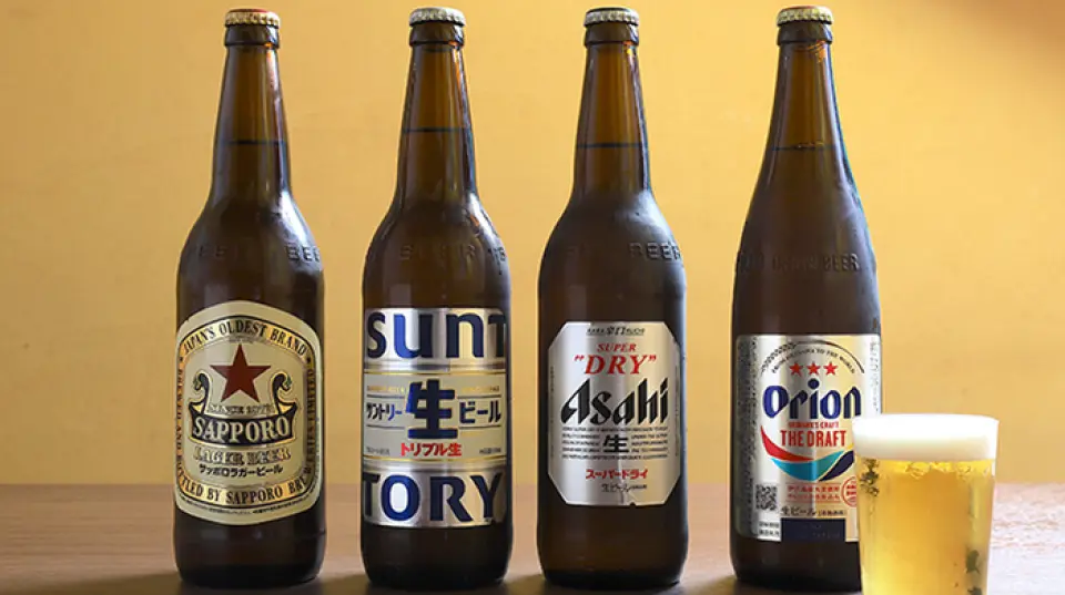 除了生啤酒外，我們還提供多款精心挑選的適合敬酒的大瓶啤酒。菜單末尾寫著的「…等…等」是值得期待的一天！我們有多種糖漿可供選擇，因此請隨意訂購菜單上沒有的杯子。