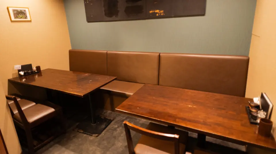 【Haruharu】交通便利，距離十三站步行僅需3分鐘。這家商店感覺像是一個隱藏的世外桃源，藏在住宅區裡。燈光刻意設置得很明亮，即使是初次使用的用戶也可以放心使用。店內氣氛溫馨舒適，即使是單獨的顧客也能安心入住。在輕鬆的氛圍中享受美味的食物和飲料，度過美好的時光。