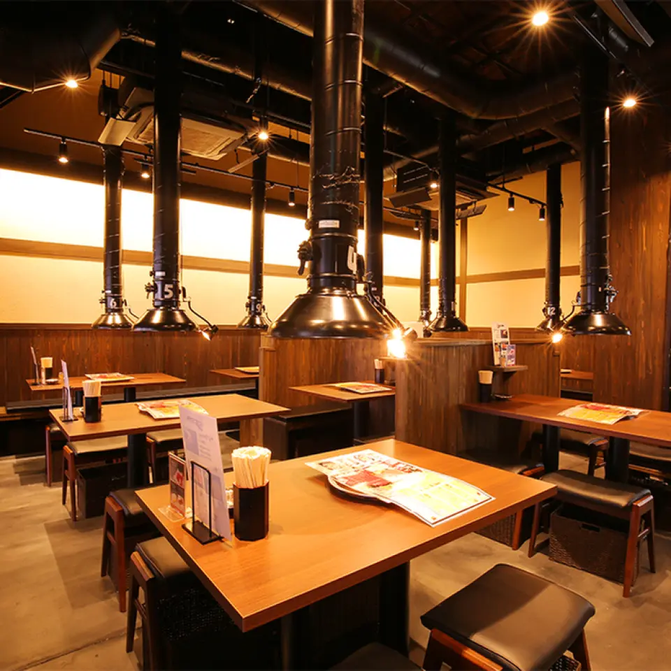 店内气氛安静，可以放松身心！请随时光临！非常适合下班后、女孩之夜、宴会和家庭！我们也有儿童椅，所以如果您是一家人，请全家一起来◎我们可以容纳从小到大的团体！非常适合年终聚会、新年聚会等各种聚会。也可以为 50 人或以上的私人聚会预订。如果您正在考虑使用它，请随时与我们联系。我们期待您的光临。