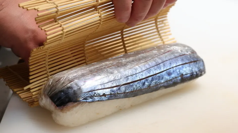 「鯖魚壽司」是我們的招牌菜，採用每天早上採購的精心挑選的鯖魚製成。當天售完為止，請抓緊時間！
