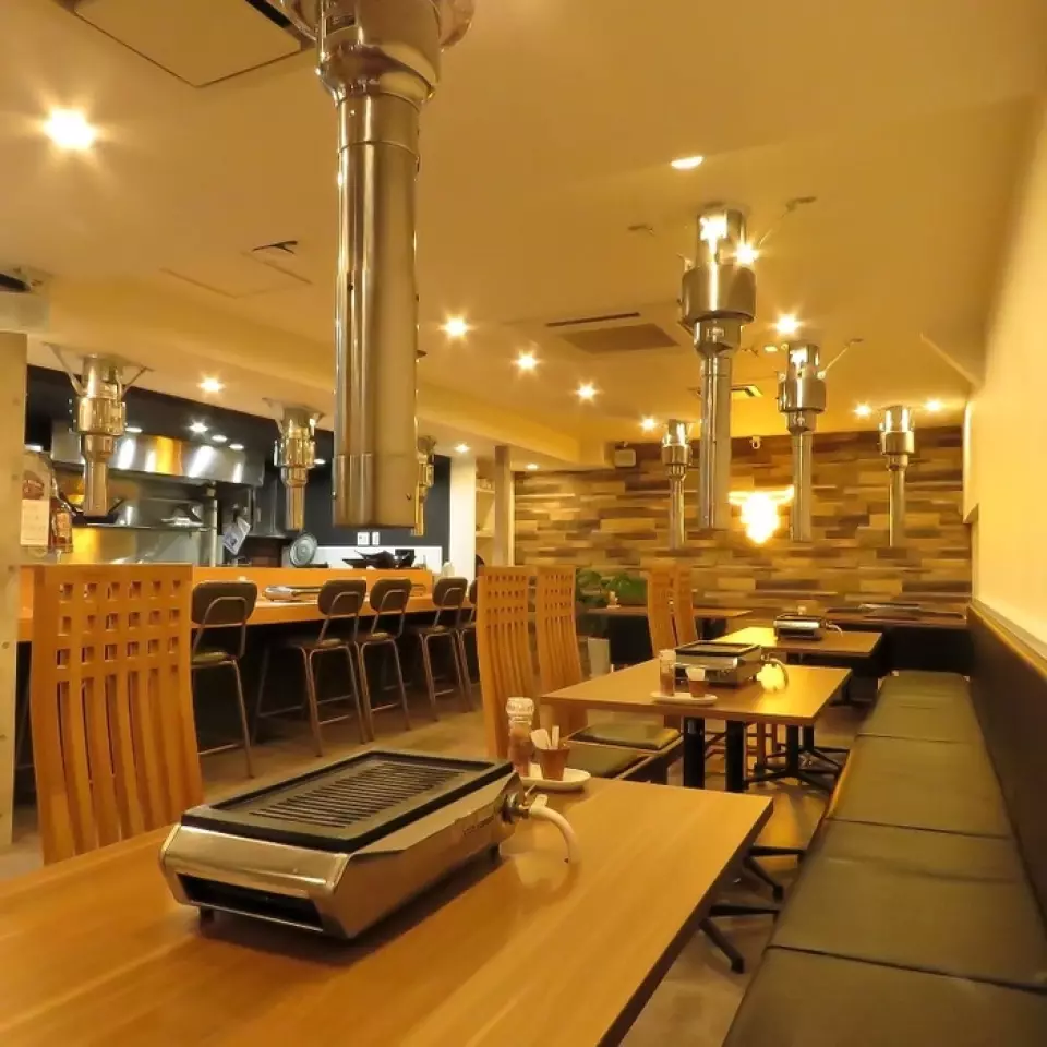 本店距離金山站步行5分鐘，交通便利。對於團體，我們最多歡迎 40 人！我們可以容納從家庭到休閒宴會的各種活動。