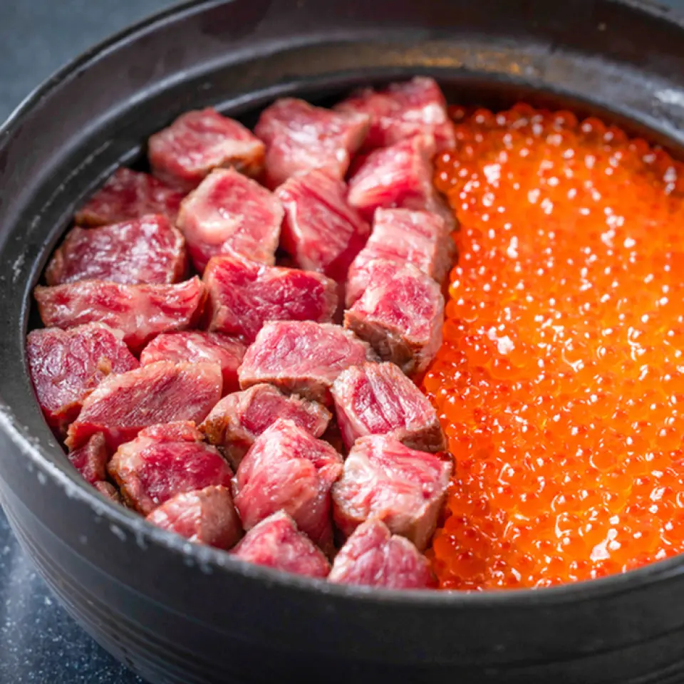 If you come to Kotaro, you'll feel like you're missing out if you don't try this dish... That's how confident the clay pot rice is, filled with plenty of meat! Above all, we're particular about the rice! We only use the highest grade Koshihikari rice from Niigata, a famous rice producing region! The rice cooked in the clay pot is plump and you can fully enjoy its sweetness! The exquisite clay pot rice cooked with the recommended wagyu beef of the day is a must-try!