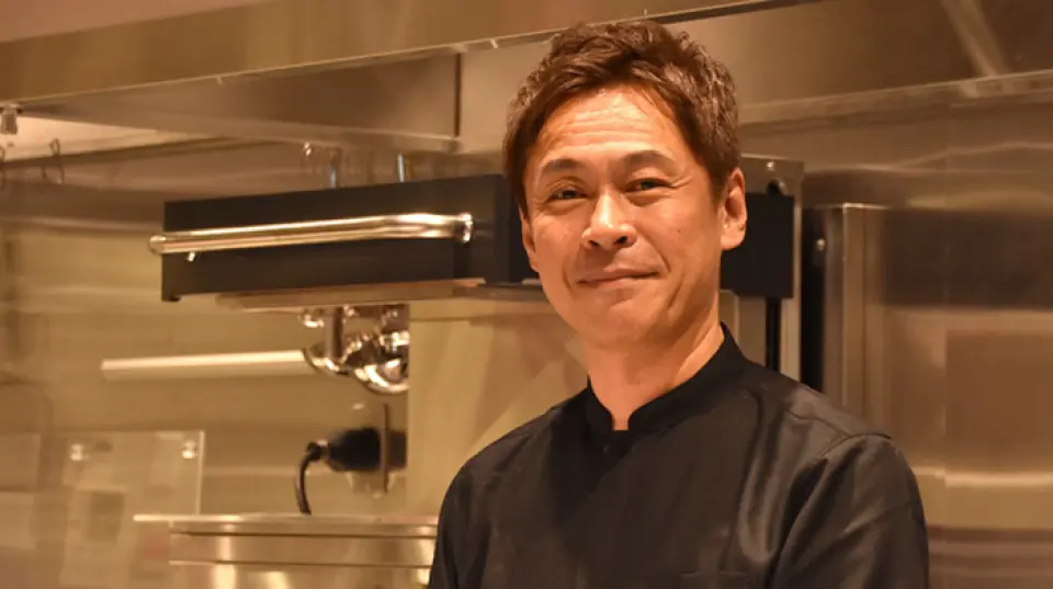 Our chefs are dedicated and sincere when it comes to their food. Our CEO, Kenichi Matsumura, is one of those who have acquired the skills of a craftsman through his diverse experiences. He has been involved in the food and beverage industry since he was in high school, and worked at a two-star restaurant at the age of 29. After returning to Japan, he spent about 20 years establishing and serving as head chef at a variety of restaurants. In March 2020, he opened Katsuretsu Matsumura, offering exquisite dishes made with great care.