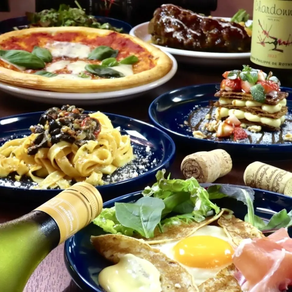 ในตอนกลางคืน ที่นี่จะทำหน้าที่เป็นบาร์รับประทานอาหารซึ่งคุณสามารถเพลิดเพลินกับอาหารได้หลากหลาย เรามีเมนูเนื้อพิเศษที่หลากหลาย รวมถึง ``ซี่โครงหมูบาร์บีคิว'' เสิร์ฟพร้อมซอสบาร์บีคิวโฮมเมด และ ``เนื้อย่าง'' เราให้ความสำคัญกับทุกสิ่งทุกอย่างตั้งแต่การจัดซื้อไปจนถึงการเตรียมการ และเราใช้เวลาเพื่อมอบให้กับลูกค้าของเรา นอกจากนี้ เรายังให้บริการเบอร์เกอร์พร้อมไส้ที่ปรุงในสัดส่วนดั้งเดิมของเรา เช่นเดียวกับรายการอาหารตามสั่ง เรายังเปิดให้บริการสำหรับมื้อกลางวันด้วย ดังนั้นโปรดตรวจสอบข้อมูลอาหารกลางวันใน Instagram ของเรา!