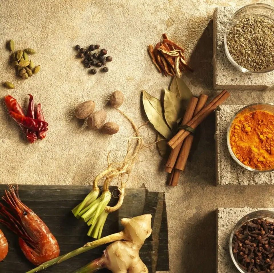 The spiciness from the abundant ethnic spices and the acidity from the fresh lime and lemongrass create a deep flavor.