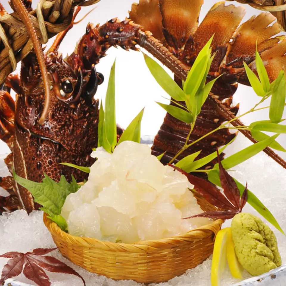 Cook spiny lobsters fresh from the fish tank in your favorite way. This is our best-selling item that you can only get here.