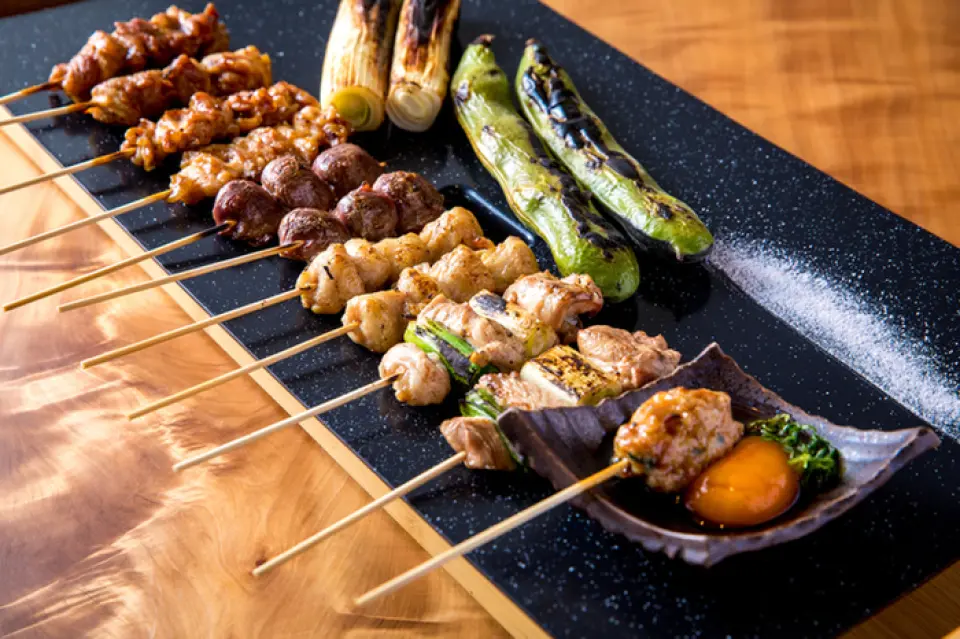 For the yakitori, we use "Kyoto Akajidori" chicken from the local Kyoto area and the branded "Oyama Jidori" chicken. By grilling it over binchotan charcoal, we have been able to bring out the texture and flavor of the high-quality chicken to the fullest. For the deep-fried skewers, we use Kyoto vegetables and seafood delivered directly from Fukui Prefecture. You can enjoy the crispy texture of the deep-fried batter and the concentrated flavor of the seasonal ingredients. We also have a variety of other excellent dishes available, such as "Today's Recommendation" and "Grilled Dishes." Please enjoy to your heart's content☆