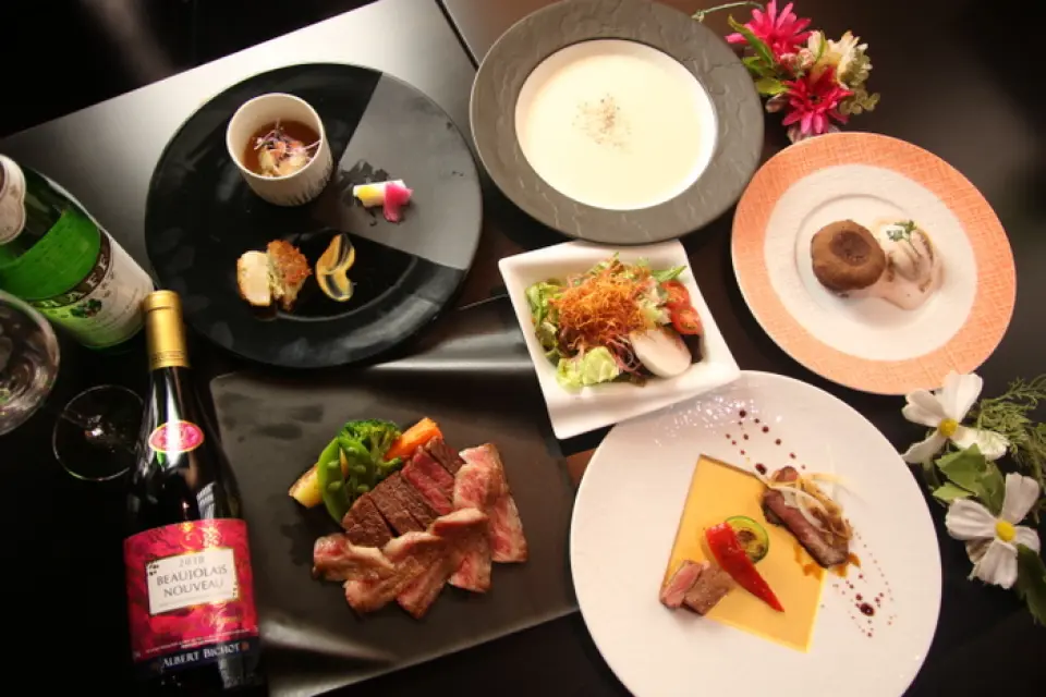 Our most recommended Hida beef steak. It is an authentic teppanyaki steak. For lunch, you can enjoy a great value one-plate meal, a cutlet sandwich, or a course meal. For dinner, we also offer a course meal or a simple set menu. For more details, please check the page!